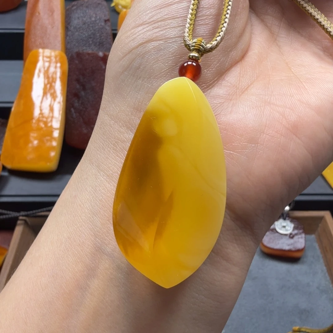 未镶嵌吊坠(赠链)琥珀