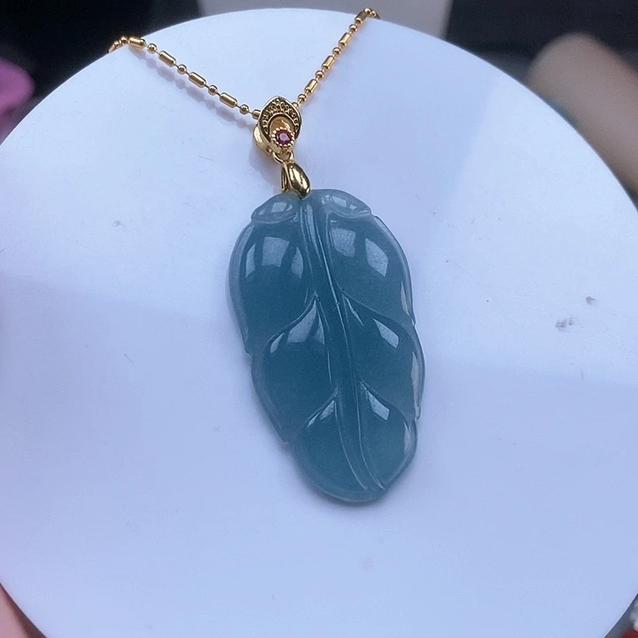 翡翠颈饰未镶嵌吊坠