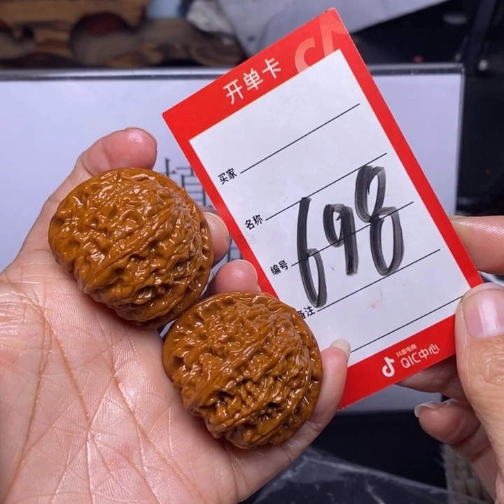 文玩核桃把件万**通698，39.5白狮子