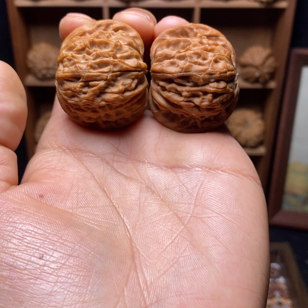 问***寒吊坠文玩核桃血磨