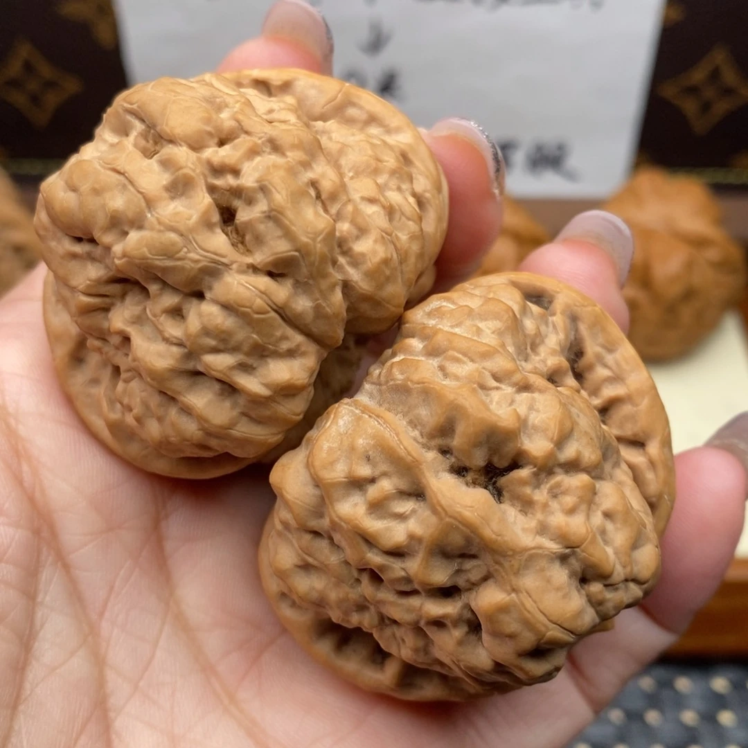 文玩核桃把件H****r边46左右