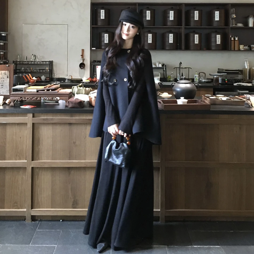 黑色知性miu系千金风斗篷披肩连衣裙子女2026新款秋冬季气质长裙