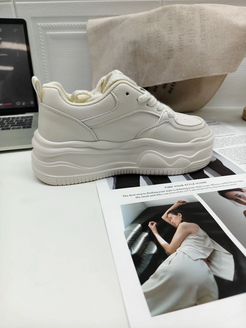 时尚潮流百搭女鞋厚底增高板鞋白色防滑夏季韩版秋季运动鞋2501