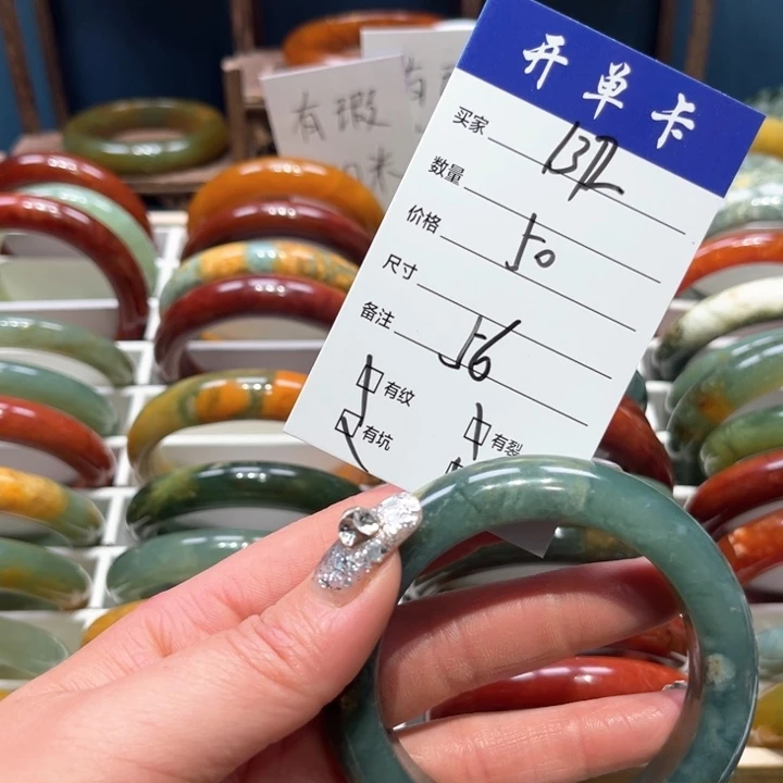 蛇纹石玉手镯未镶嵌丁*树