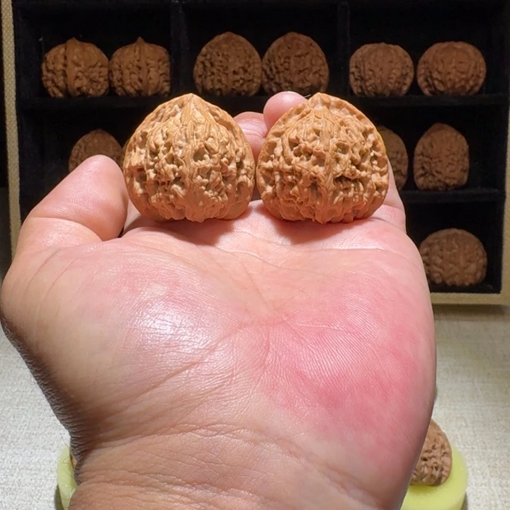 文玩核桃吊坠38.5南疆石