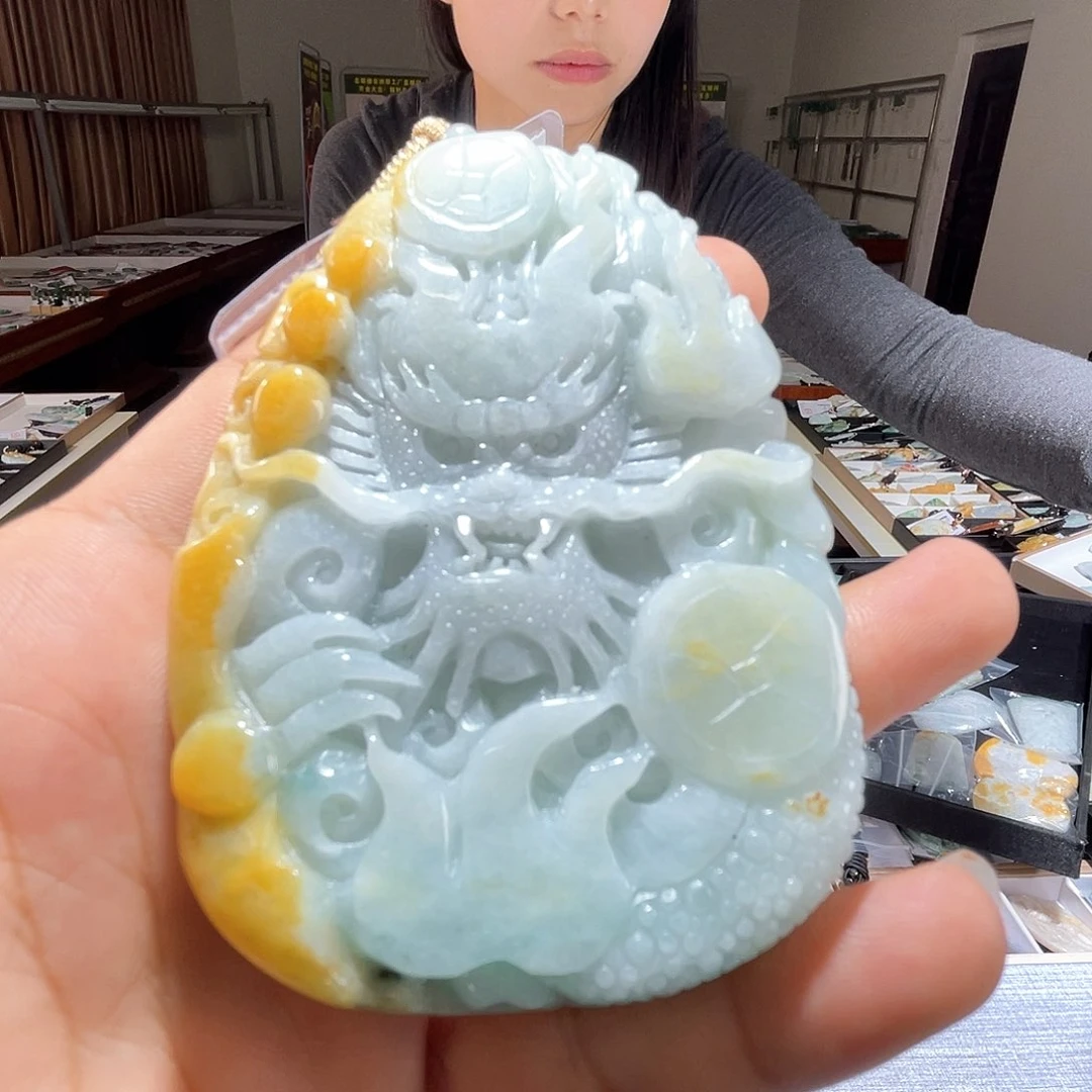 翡翠未镶嵌颈饰一