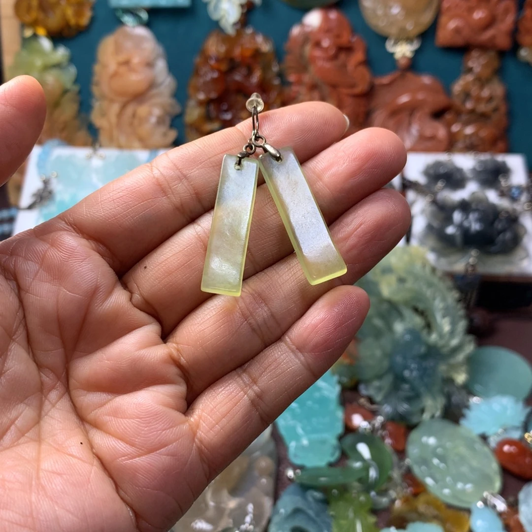 蛇纹石玉未镶嵌耳坠