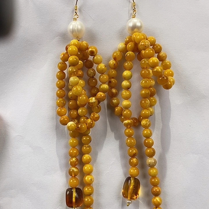 琥珀未镶嵌颈饰多人