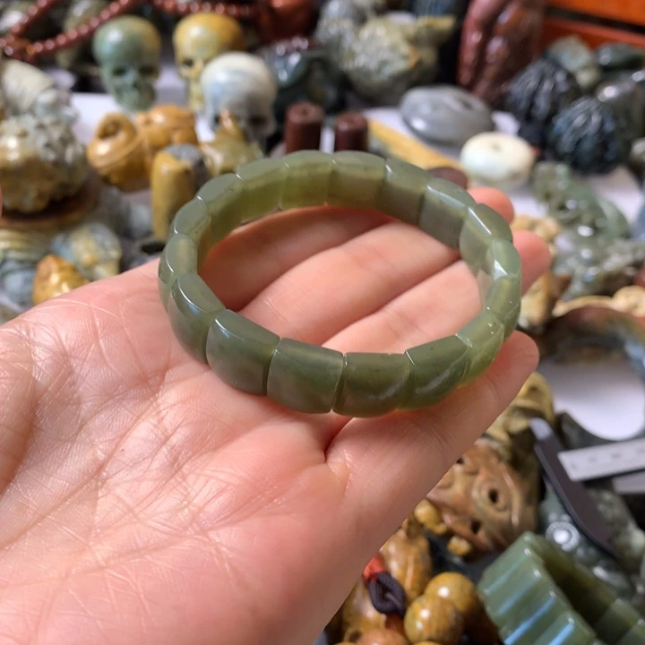 手链未镶嵌岫岩河磨玉（透闪石质玉）