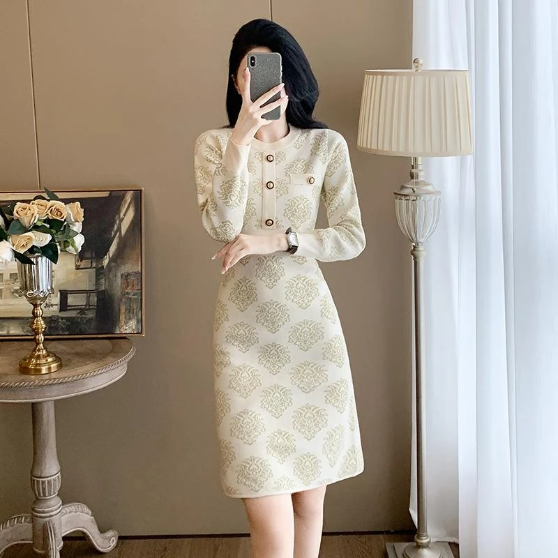 高级感小香风针织连衣裙女秋冬季长袖金丝提花毛衣穿搭新中式裙子