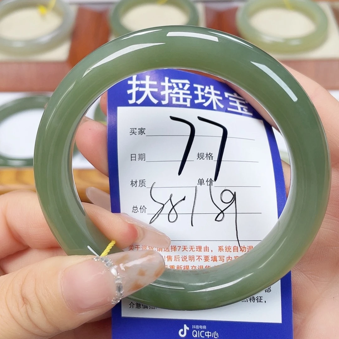 和田玉未镶嵌手镯