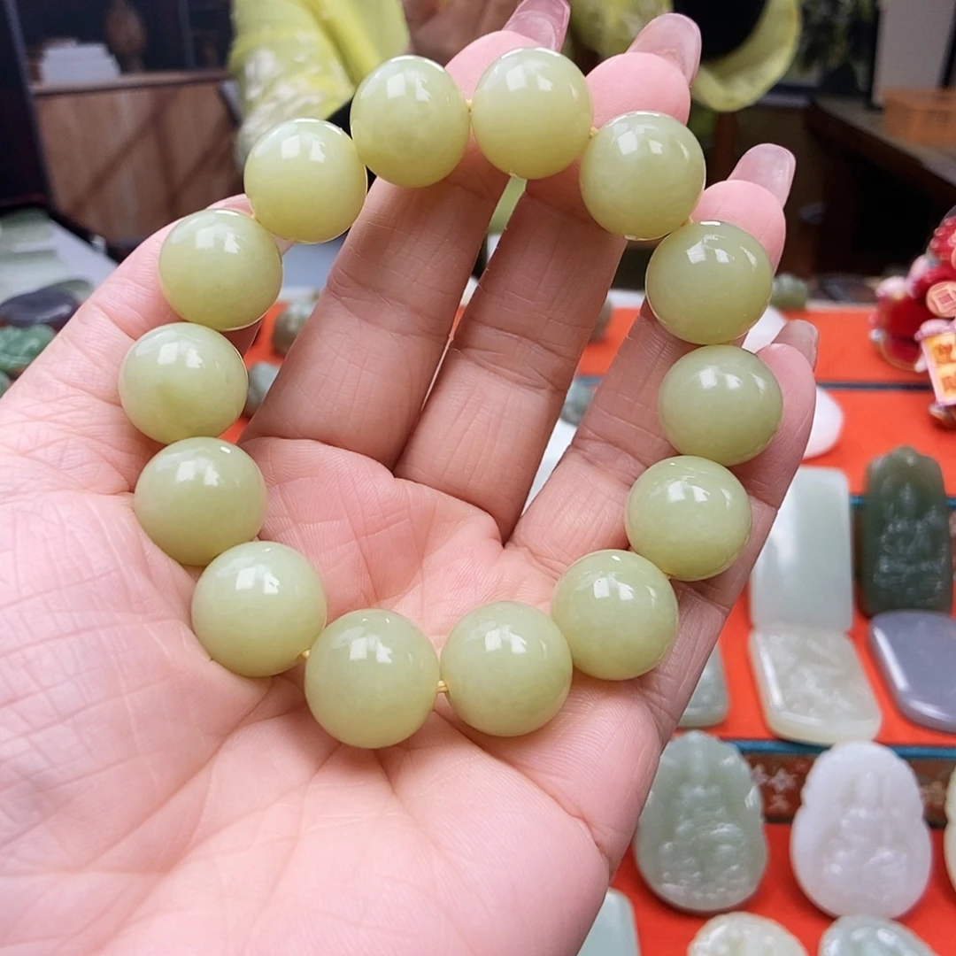 勤***耘和田玉未镶嵌颈饰