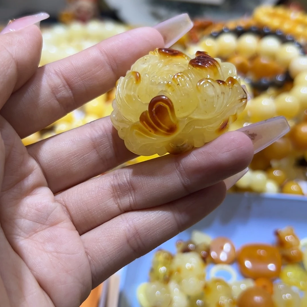琥珀珠宝奇石未镶嵌