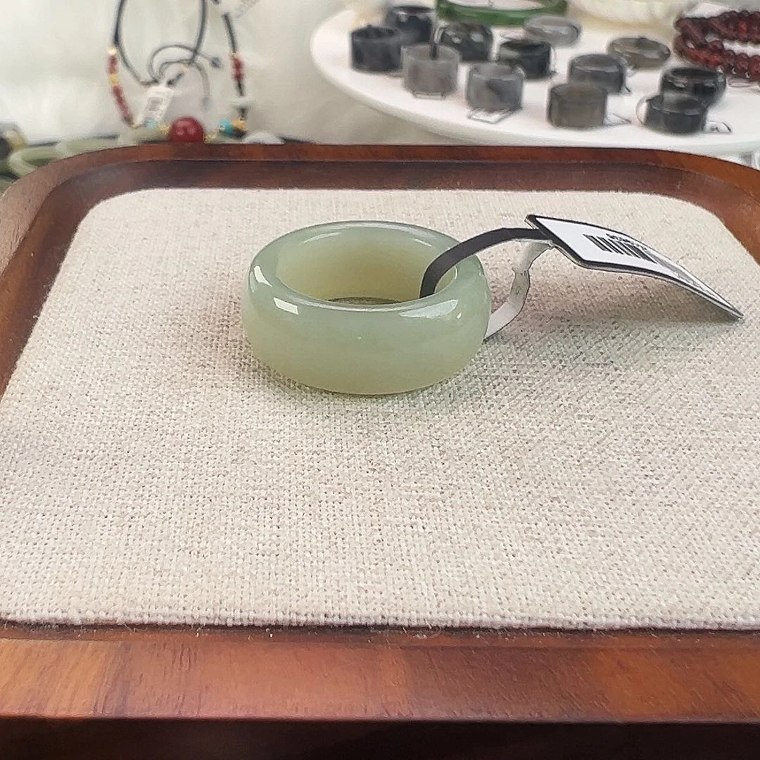 栗****和田玉未镶嵌戒指w1晴水轮胎17.9不退换