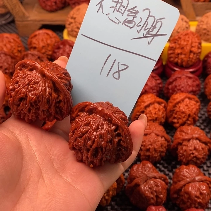 吊坠文玩核桃不****鱼四座楼，不想翻身