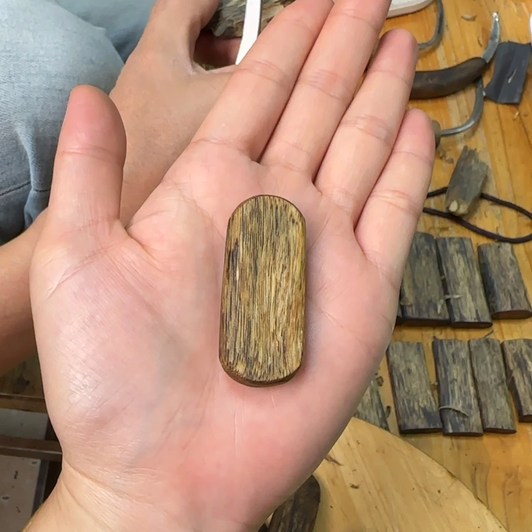 沉香吊坠素牌白奇树心油