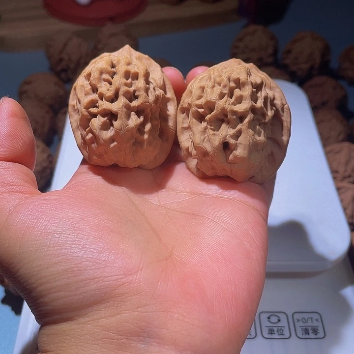 核桃吊坠核欢有瑕疵，不退不换