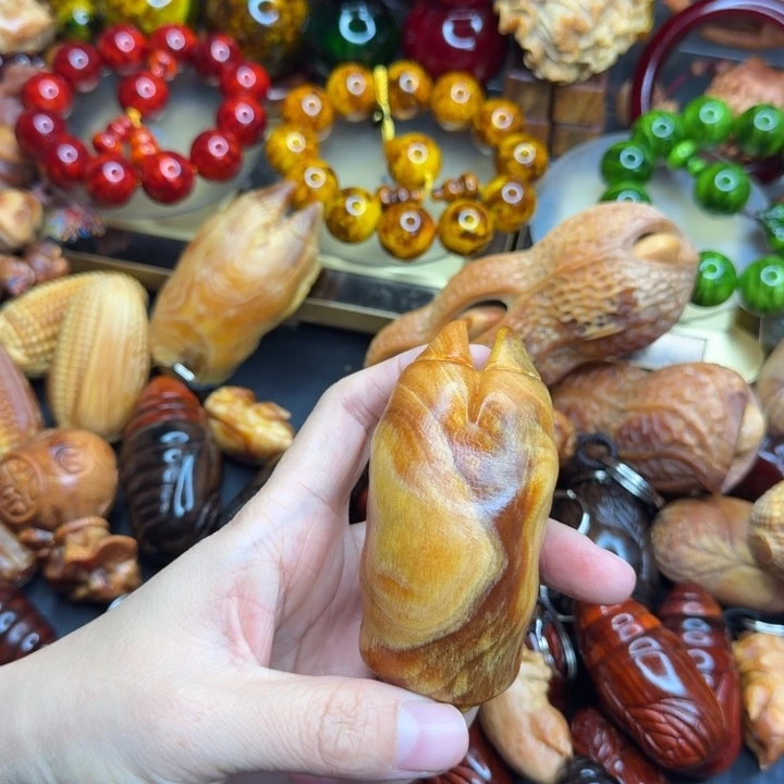 松木琥珀木文玩把件