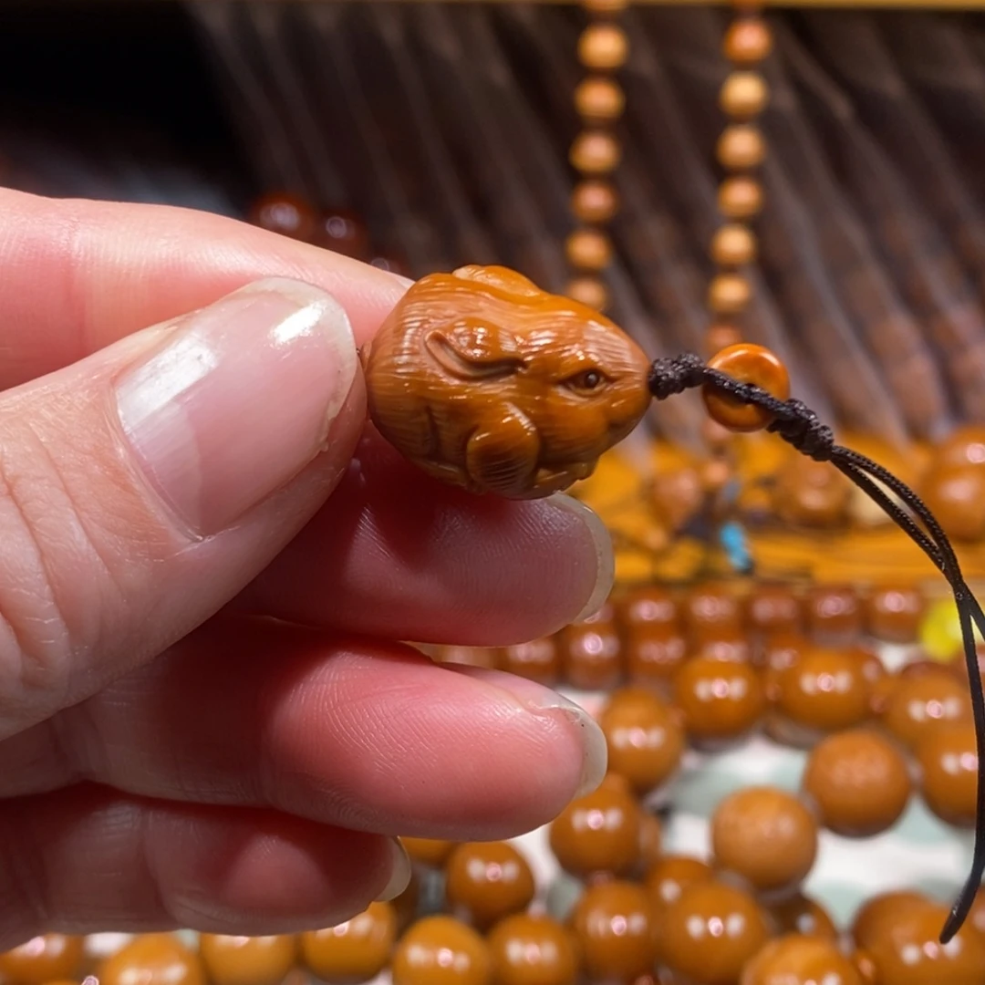 手串/手链橄榄核小兔挂件