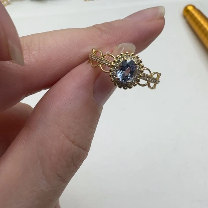 戒指18K金镶嵌蓝宝石