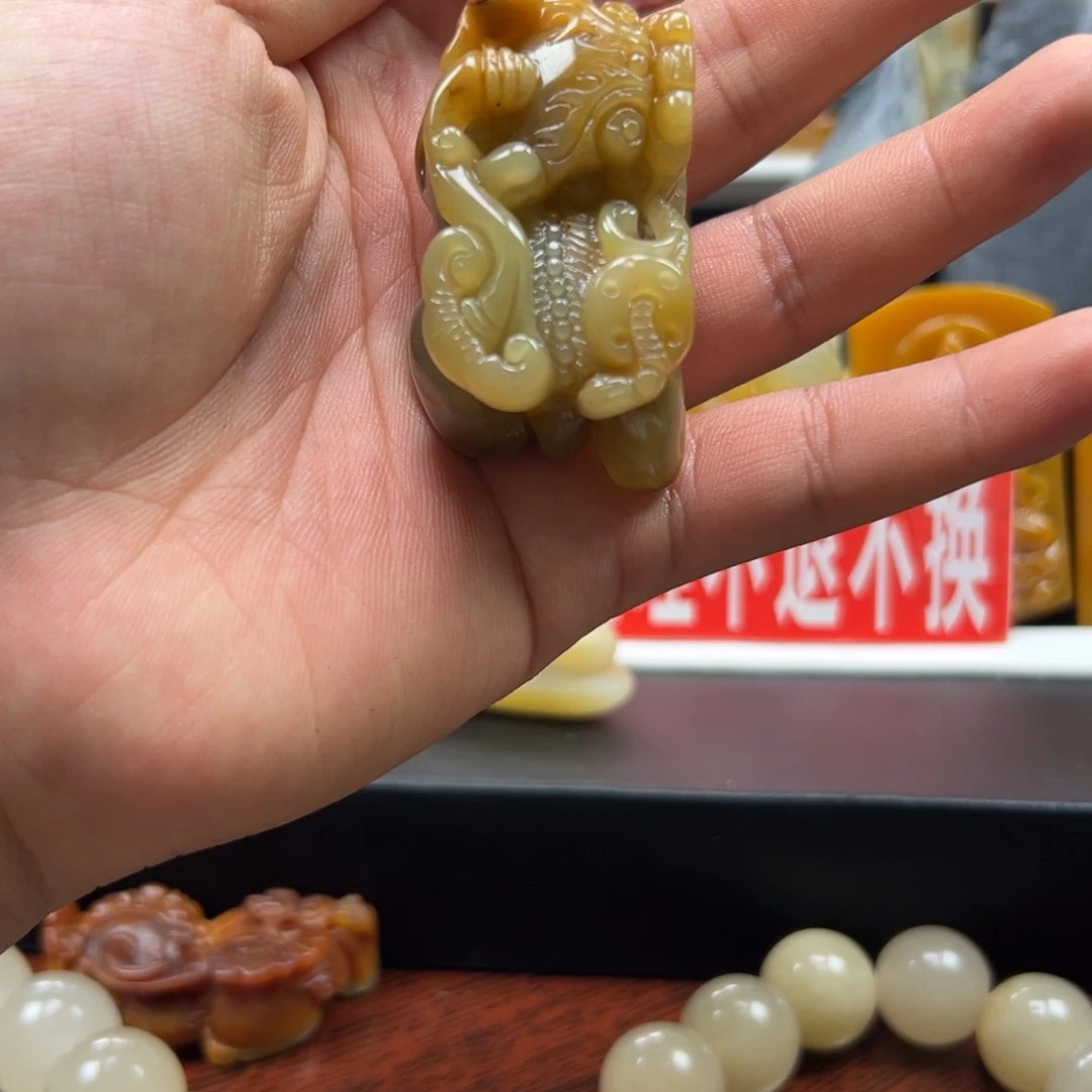 石英质玉（黄龙玉）未镶嵌黄龙玉