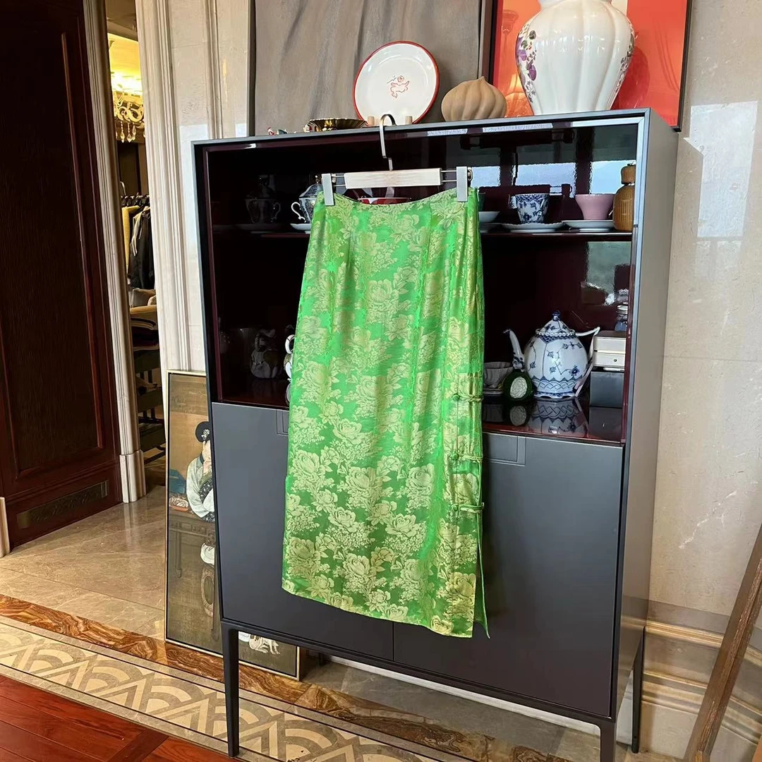 漫颜刘桑蚕丝提花绿色半身裙2023秋冬新中腰直筒纯色中长款半裙