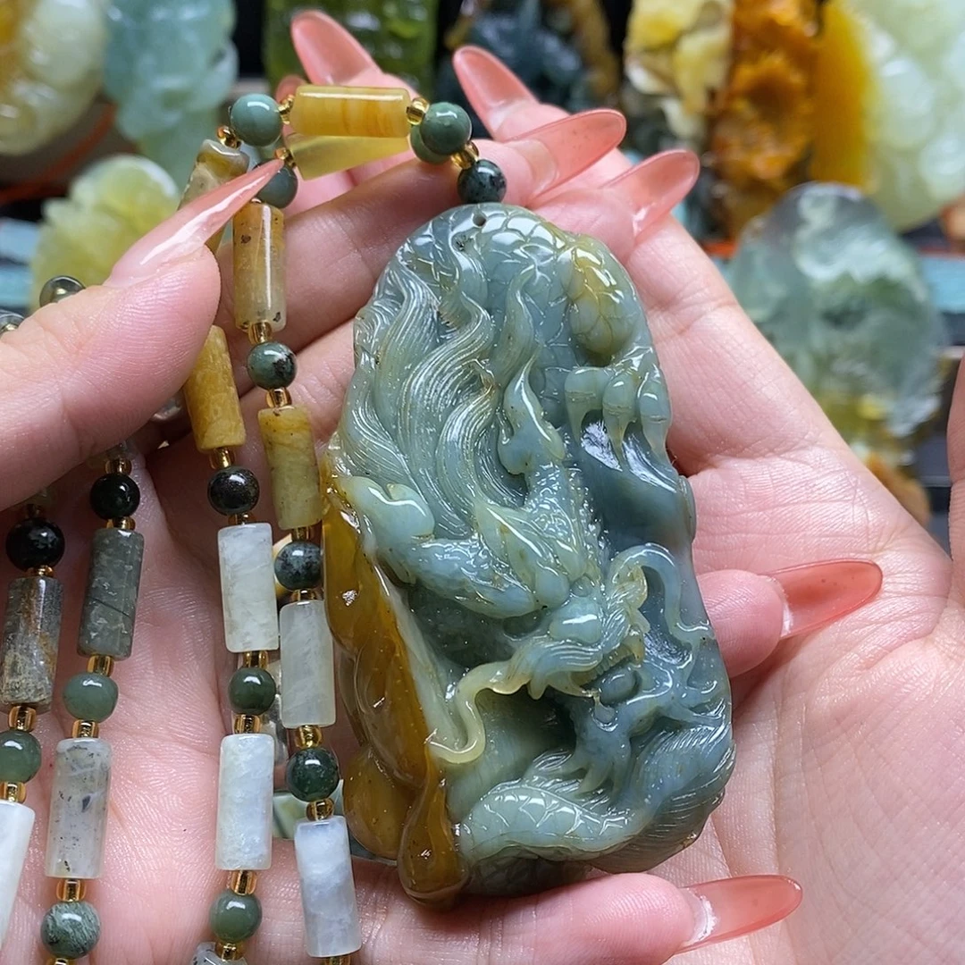 蛇纹石玉未镶嵌颈饰