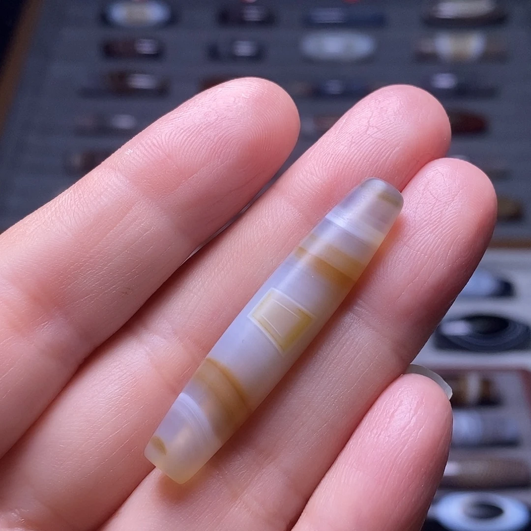 樊***义玛瑙/玉髓未镶嵌珠宝半成品