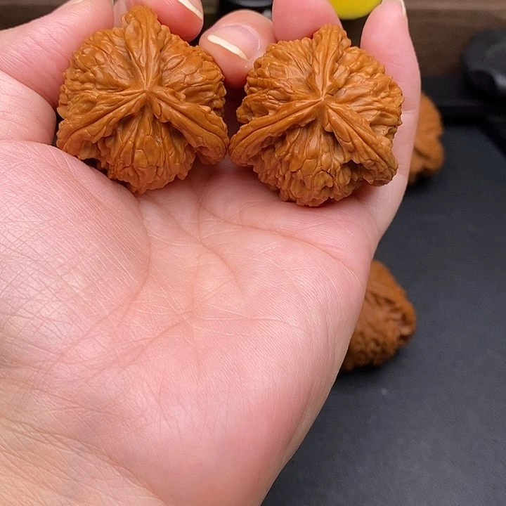 樱***子把件文玩核桃白奔