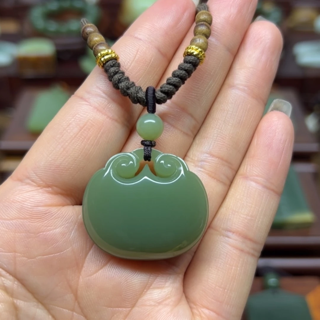 【闪购商品】颈饰未镶嵌岫岩老玉（透闪石质玉）平安锁