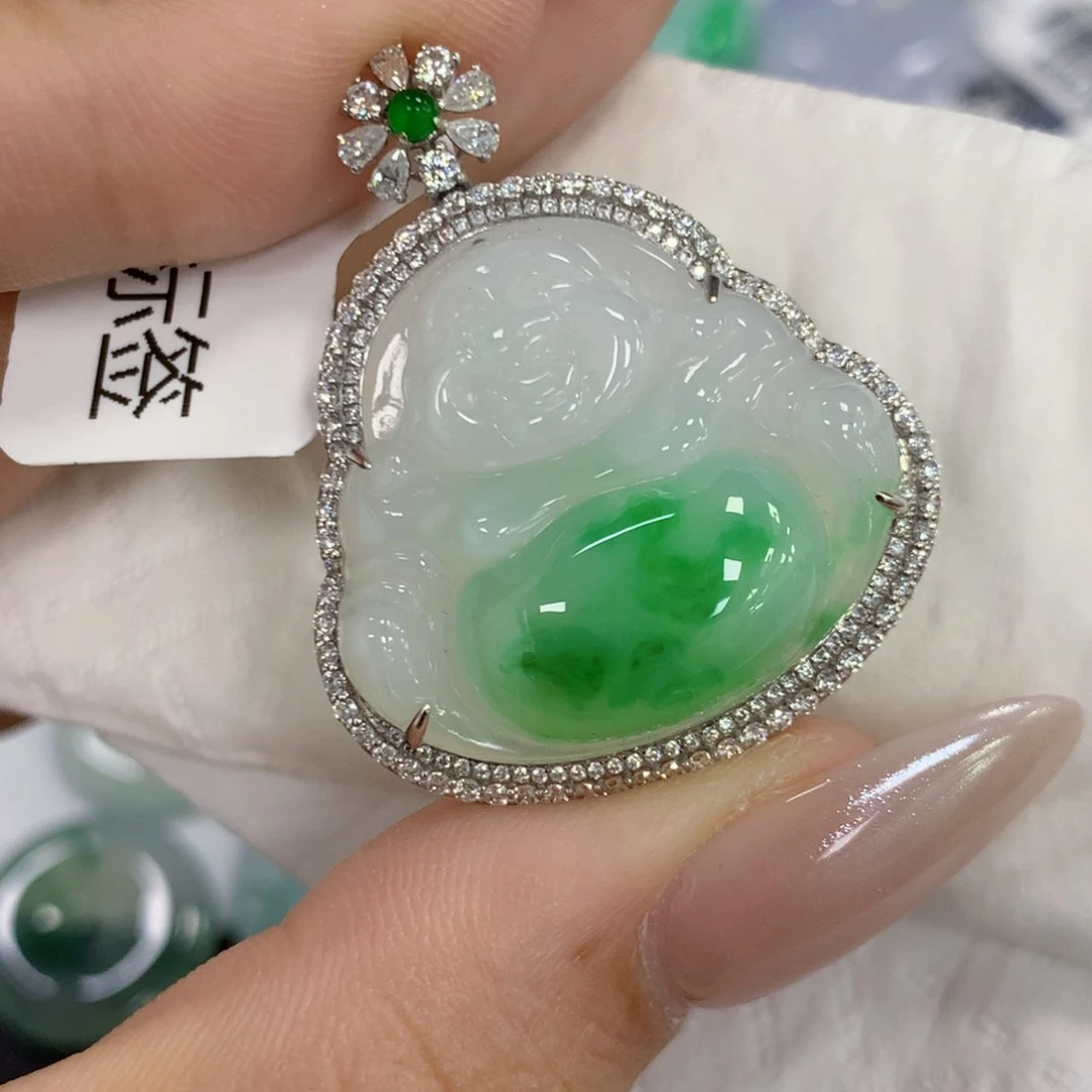 颈饰18K金镶嵌翡翠