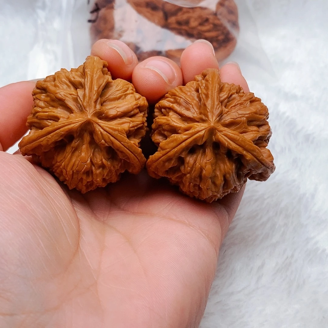 太***洋文玩核桃吊坠三棱