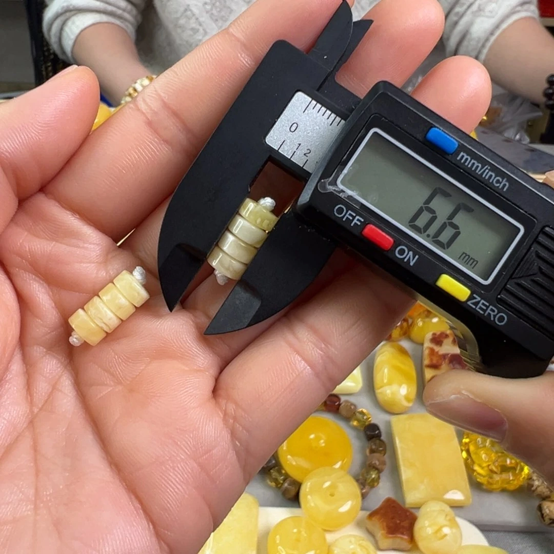 蜜蜡裸石未镶嵌多样性发一个