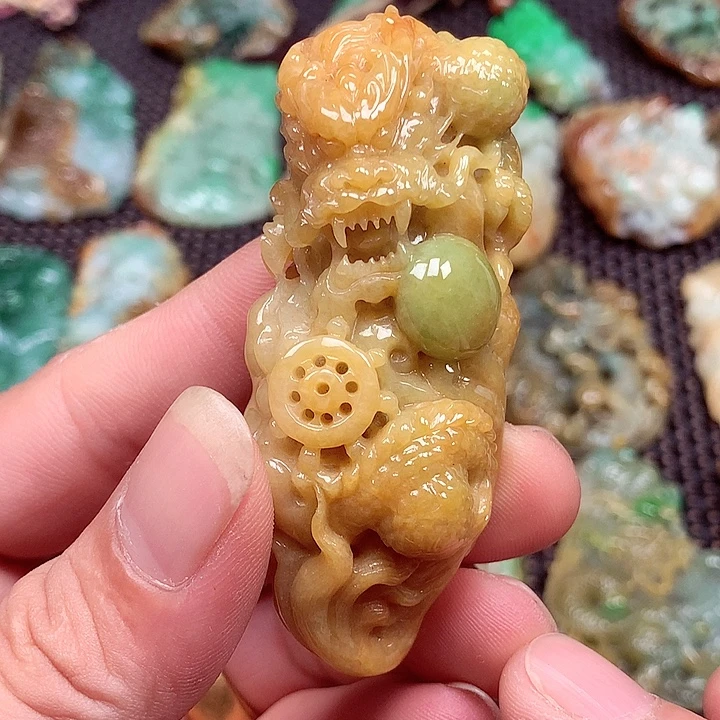 颈饰未镶嵌翡翠龙牌