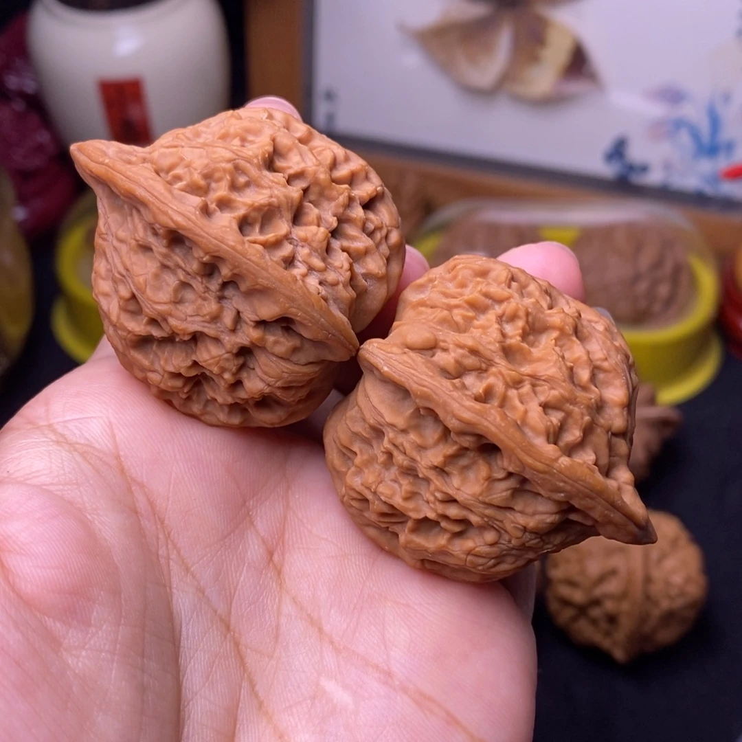 文玩核桃把件40红狮子