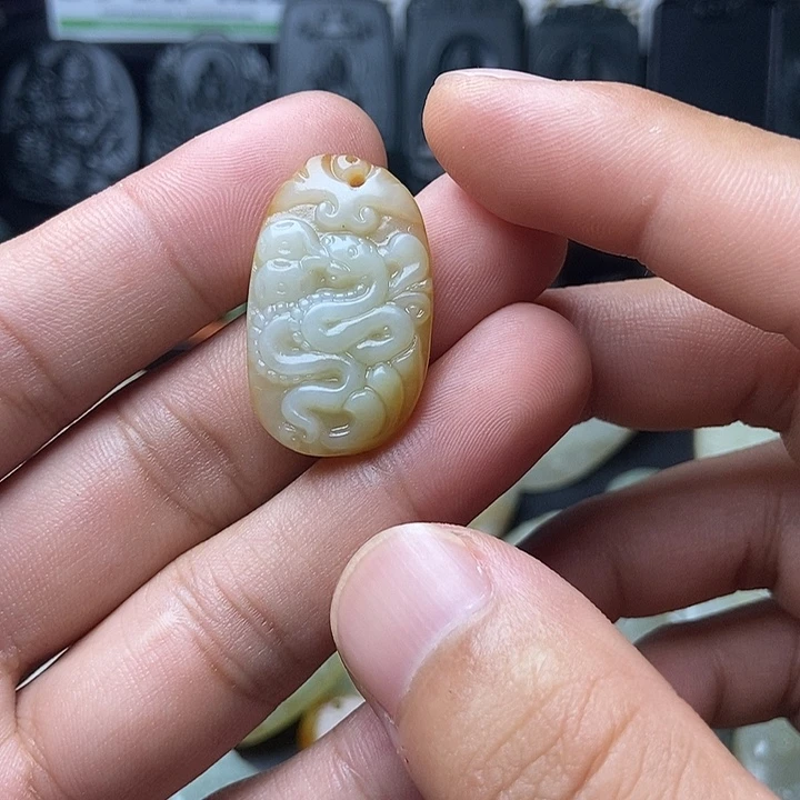 和田玉未镶嵌颈饰