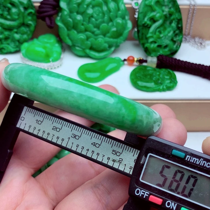 翡翠未镶嵌手镯－－…