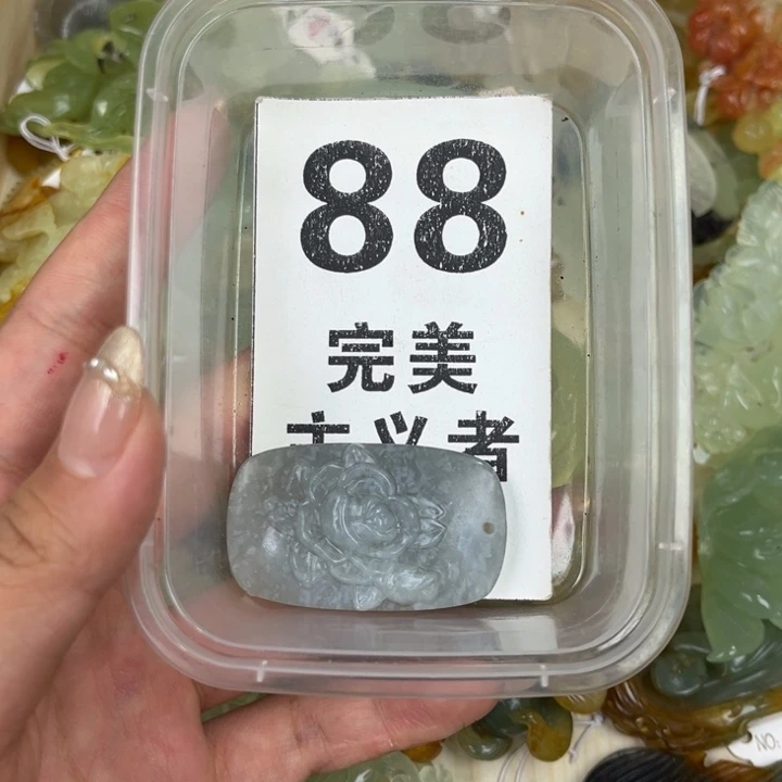 蛇纹石玉足银镀金镶嵌颈饰