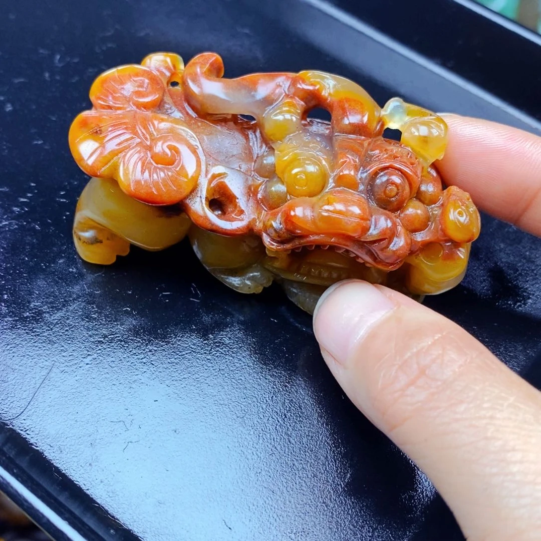石英质玉（黄龙玉）未镶嵌颈饰