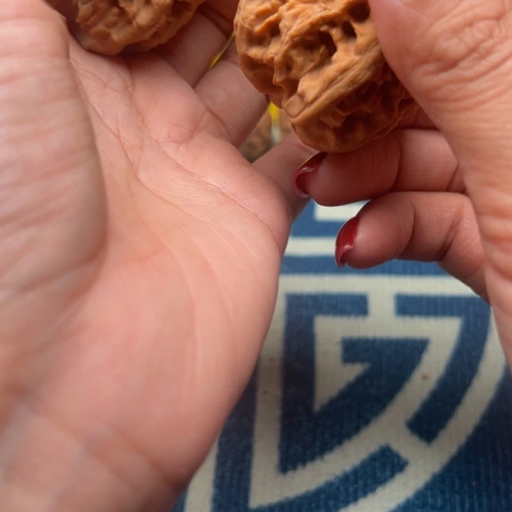 吊坠桃核文玩大孤石