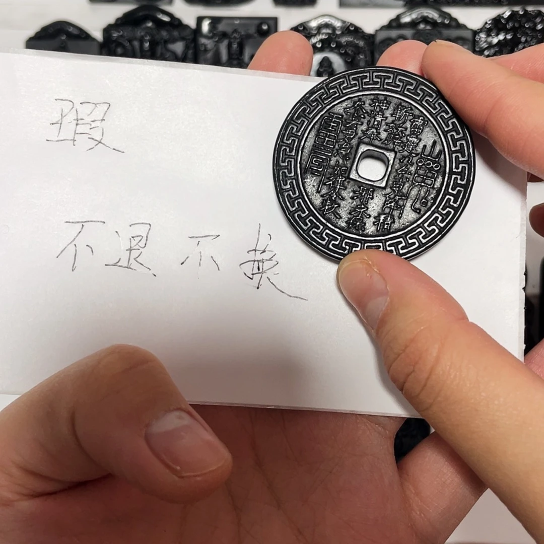 潇***山蛇纹石玉未镶嵌颈饰不退换 瑕