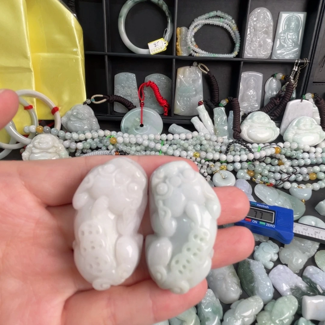 翡翠未镶嵌吊坠(不含链)瑕疵