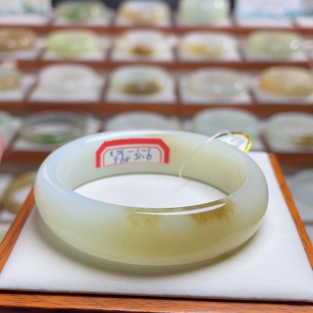 【闪购商品】未镶嵌手镯和田玉美****）