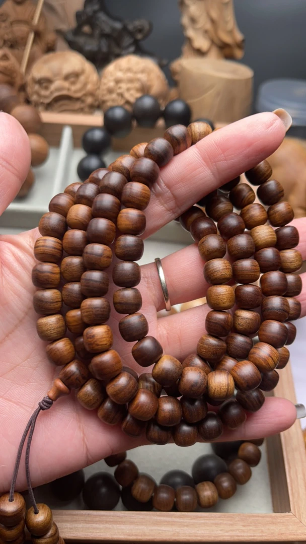 8.9老山檀香黑肉奶香沉水念珠