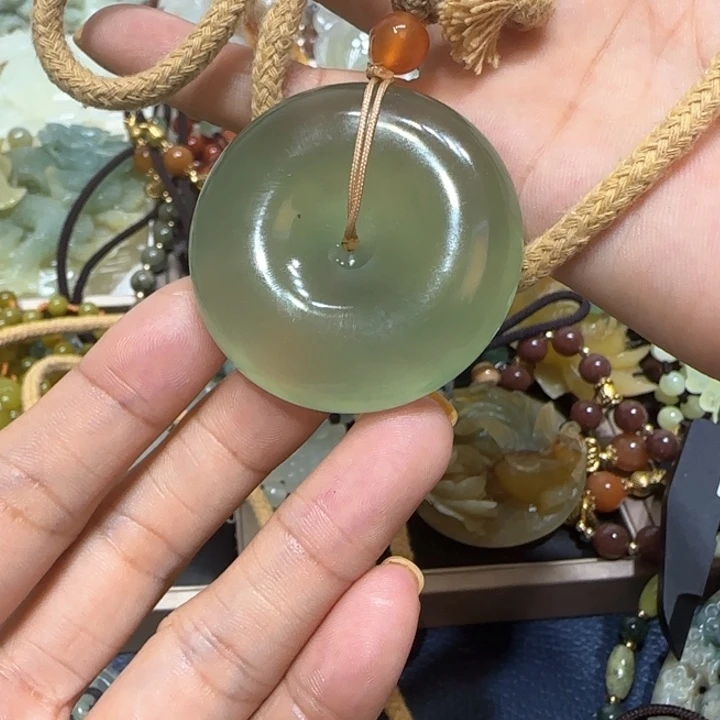 蛇纹石玉未镶嵌吊坠