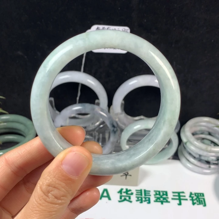 翡翠未镶嵌手镯51号。 57圈