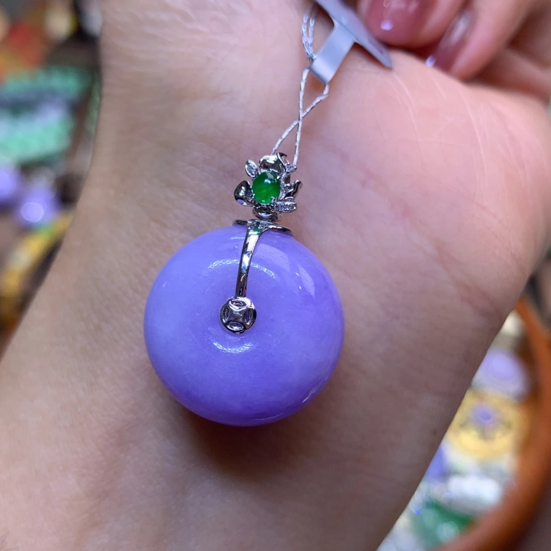 L***间翡翠18K金镶嵌颈饰