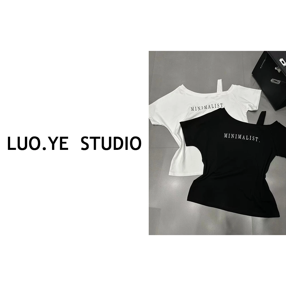 罗爷 · 【蔚蓝假日】斜肩字母短袖T恤2025夏款女休闲宽松显瘦上衣