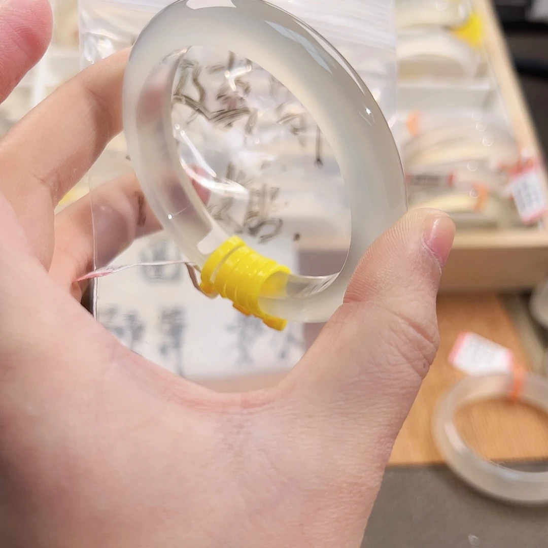 奶***糖玛瑙/玉髓未镶嵌手镯