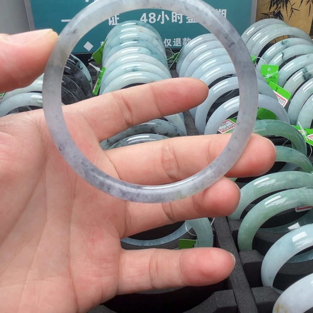翡翠手镯未镶嵌氨*酸